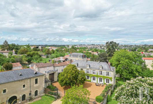 A 19th-century family home set in parkland in Saint-Jean-de-Thouars, Deux-Sèvres - photo  n°2